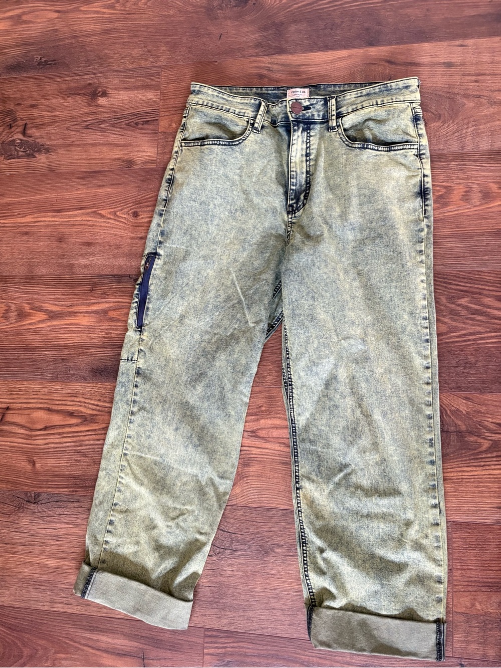 Ripton Co superlite size 30 women’s guacamole acid wash raw hem
